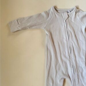 Vaali Baby 100% Pima Cotton Zip Footed Sleeper Gray NWOT